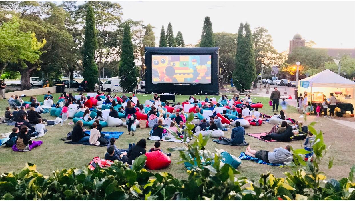 Hire - Giant inflatable Outdoor Cinema Movies Screen W:10m x H:4m